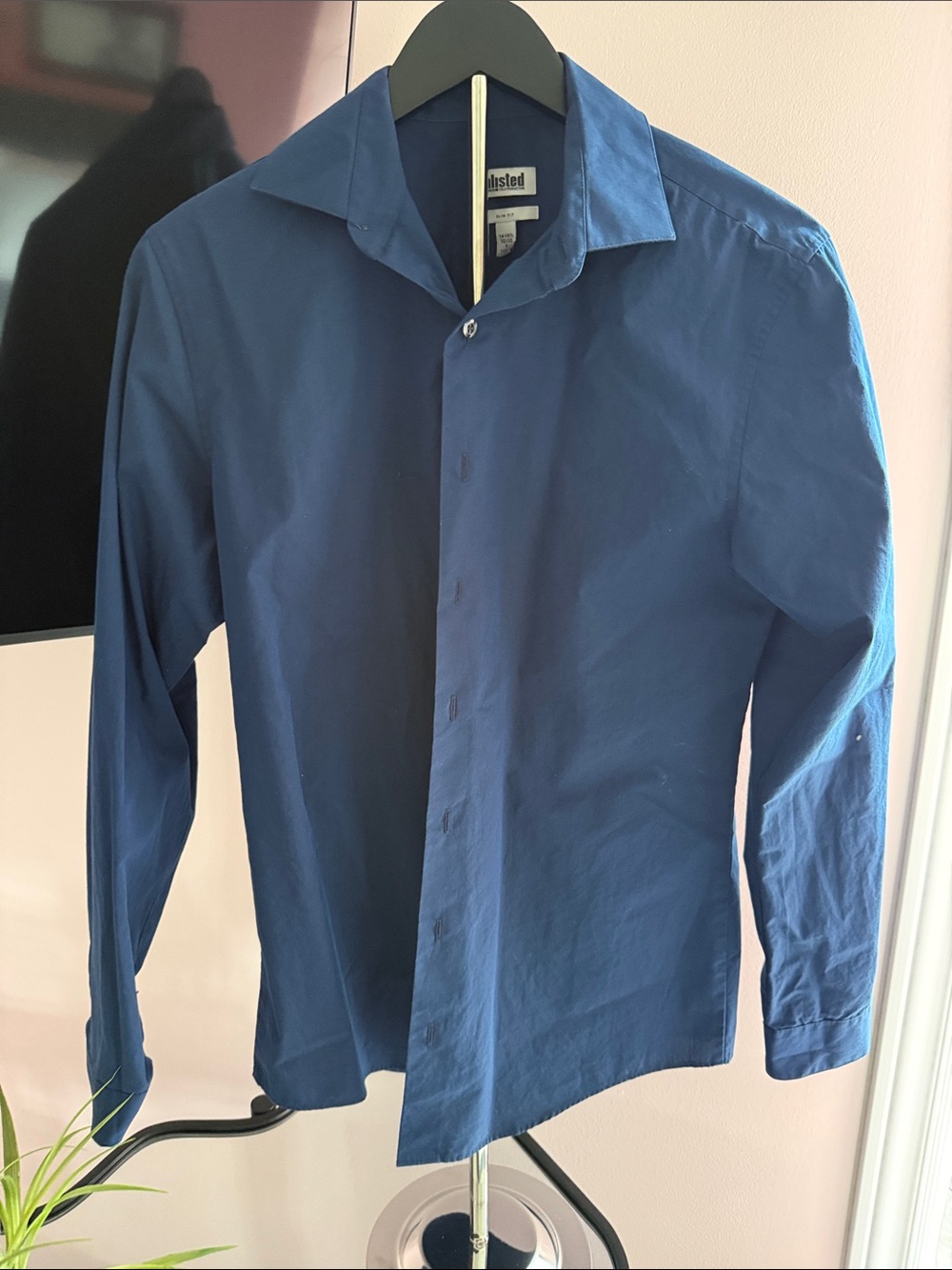 Men's Long-Sleeve Button Shirt in Navy Blue